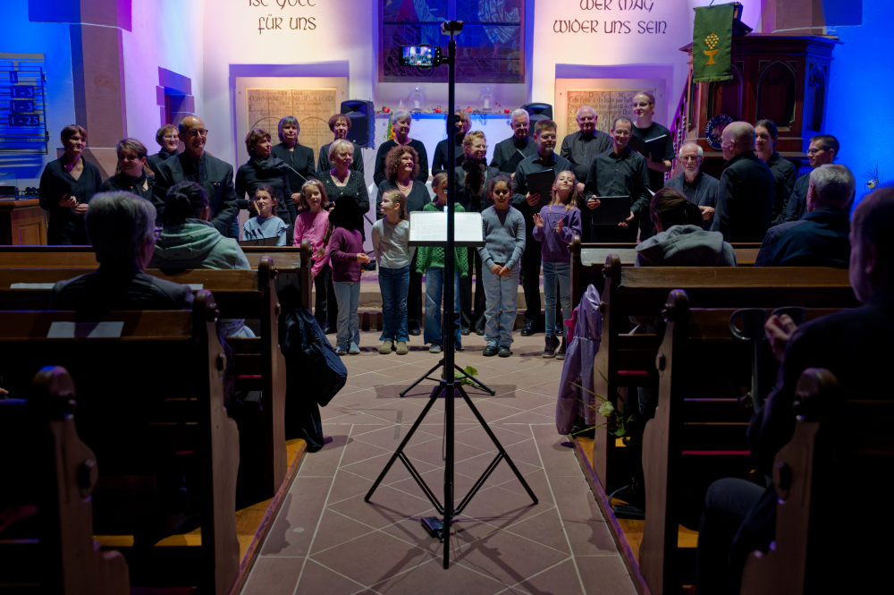 miTTendrin und die Kids&Teens beim gemeinsamen Abschluss in der Waldenserkirche