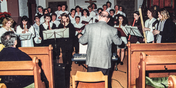 Das Blockflötenensembles im Jahr 1994, in welchem das 10jährige Bestehen des Ensembles gefeiert wurde. 
