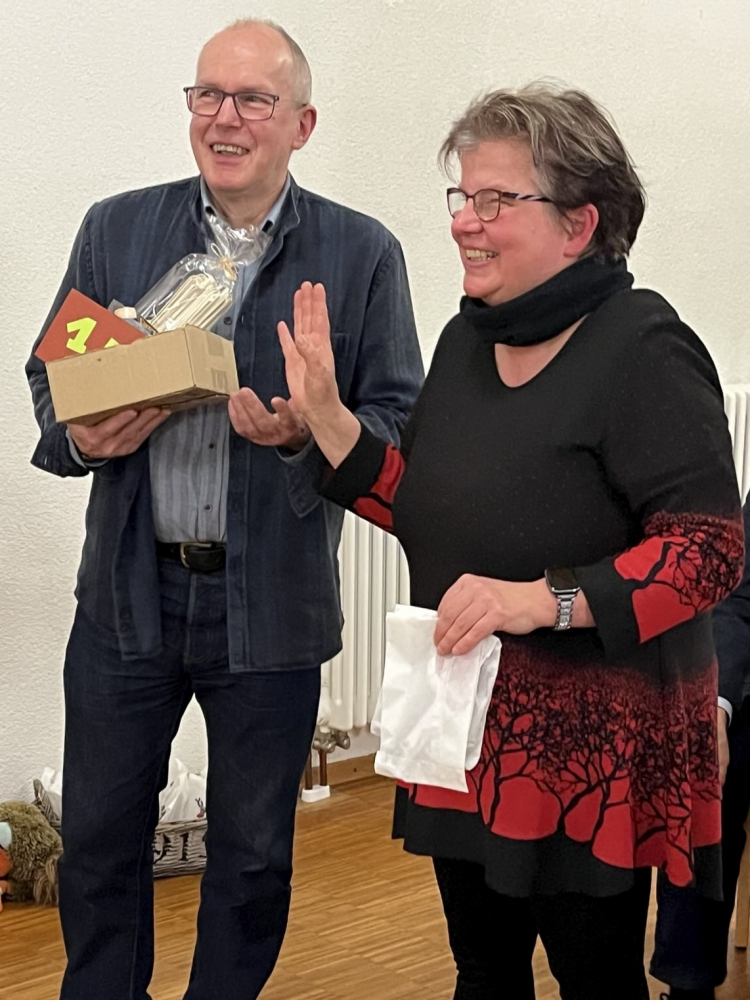 Unsere beiden Chorleiter:innen bei der Ehrung | Gesangverein Harmonie Palmbach e.V. Unsere beiden Chorleiter:innen bei der Ehrung | Gesangverein Harmonie Palmbach e.V.